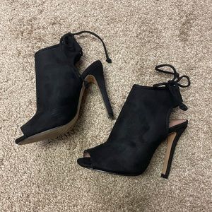 Black BCBGeneration heels size 6/36- like new!!